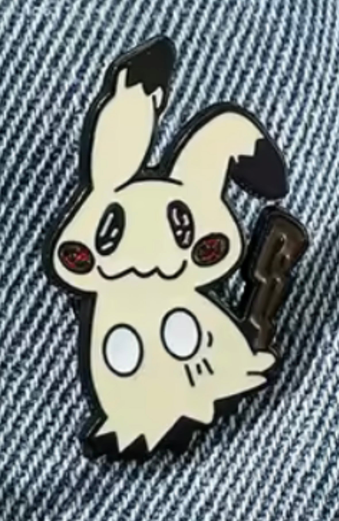 Mimiku Design 3 Pin Badge